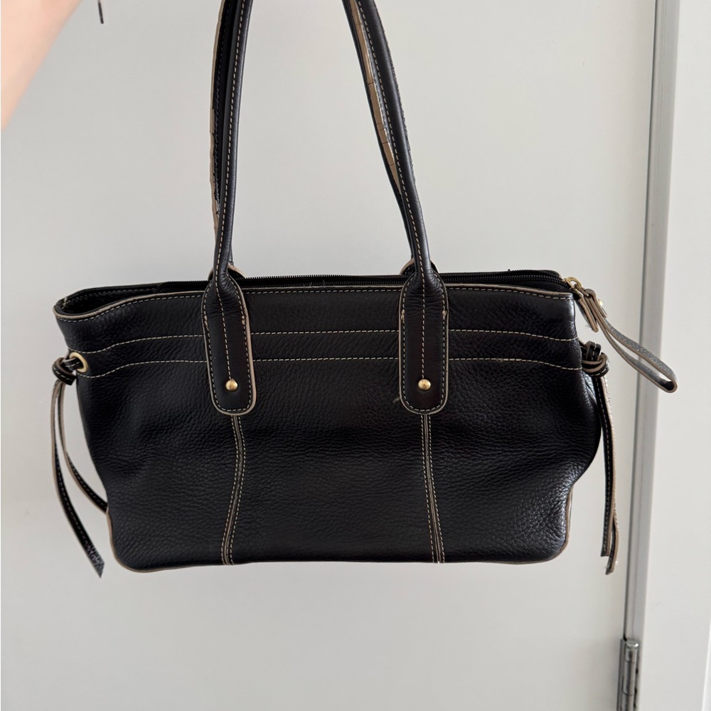 Danier leather Elegant Black Leather Handbag